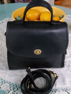 Vintage Coach Manor Crossbody Satchel in Black 9977 Authenticated + hangtag